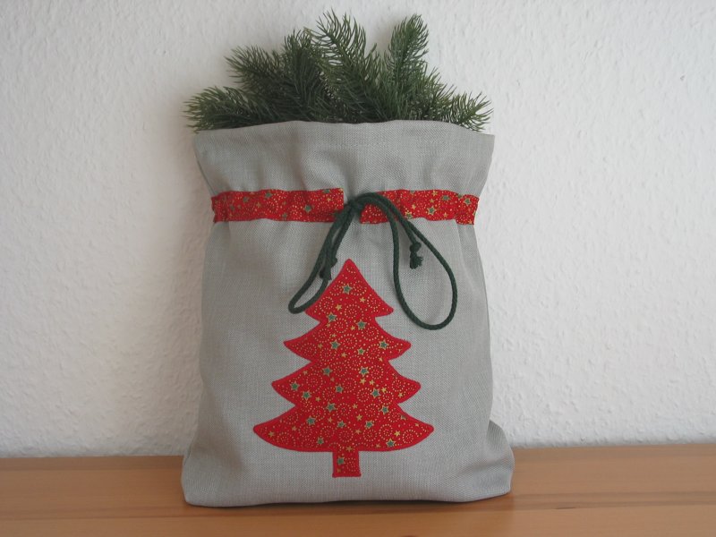 Geschenkesäckchen roter Tannenbaum