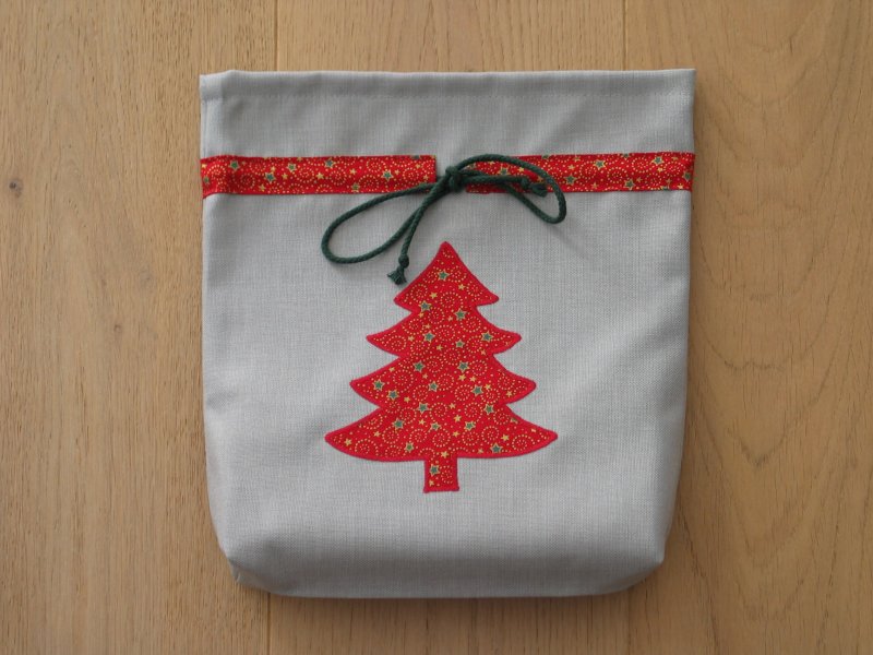 Geschenkesäckchen roter Tannenbaum