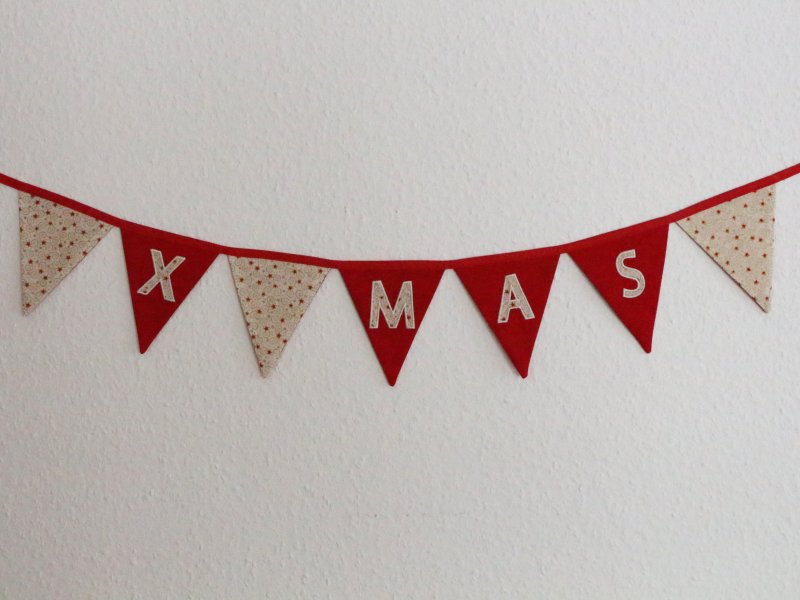 Große Wimpelkette X-MAS Sterne weiß-rot-gold